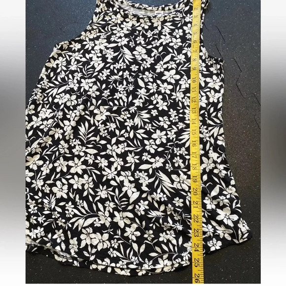 Old Navy Tank Women's Small Black White Floral Sleeveless Crew Neck Blouse Shirt - Picture 5 of 6